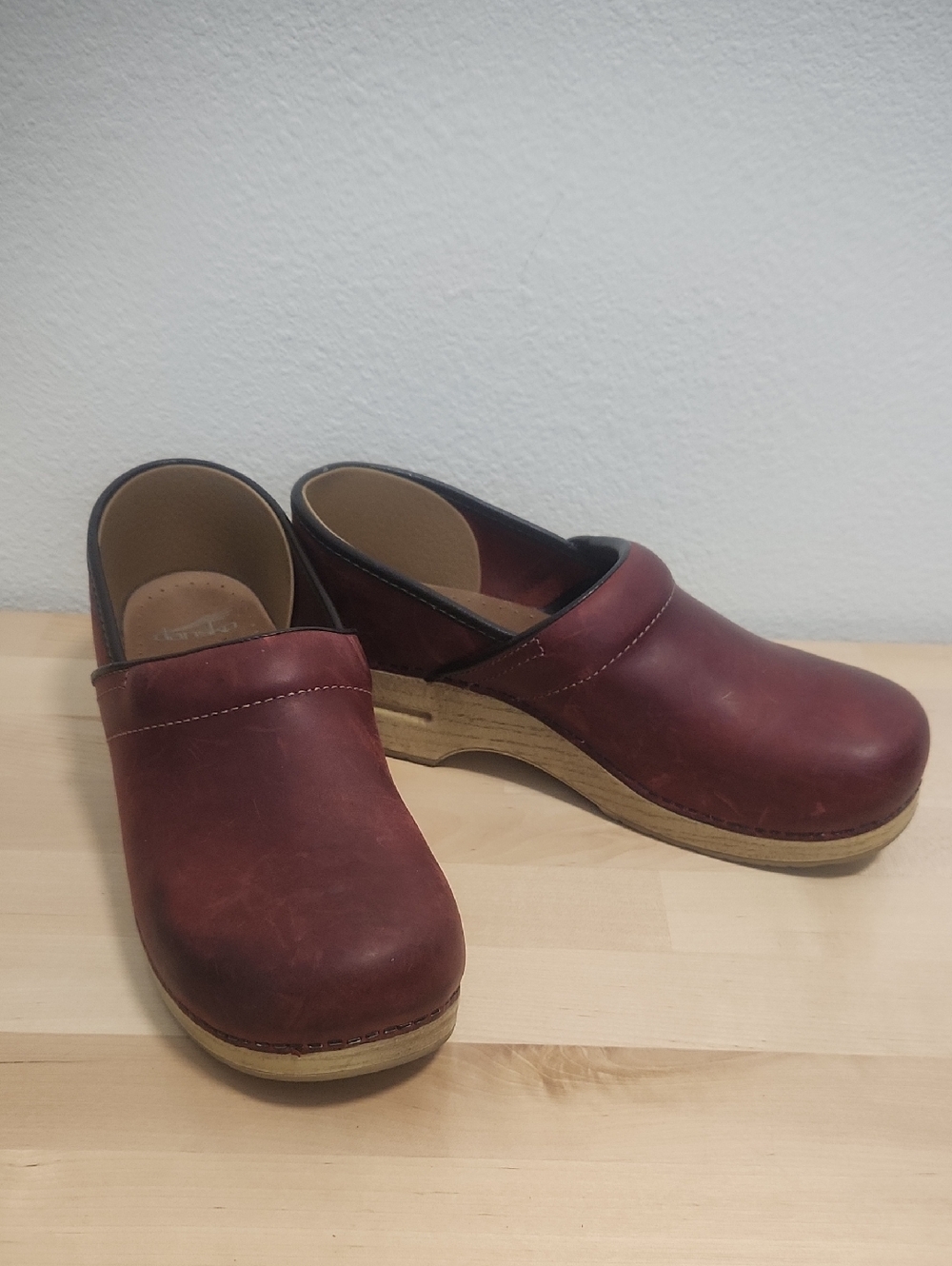 Dansko Women's 41 Professional Clogs Burgandy Leather
